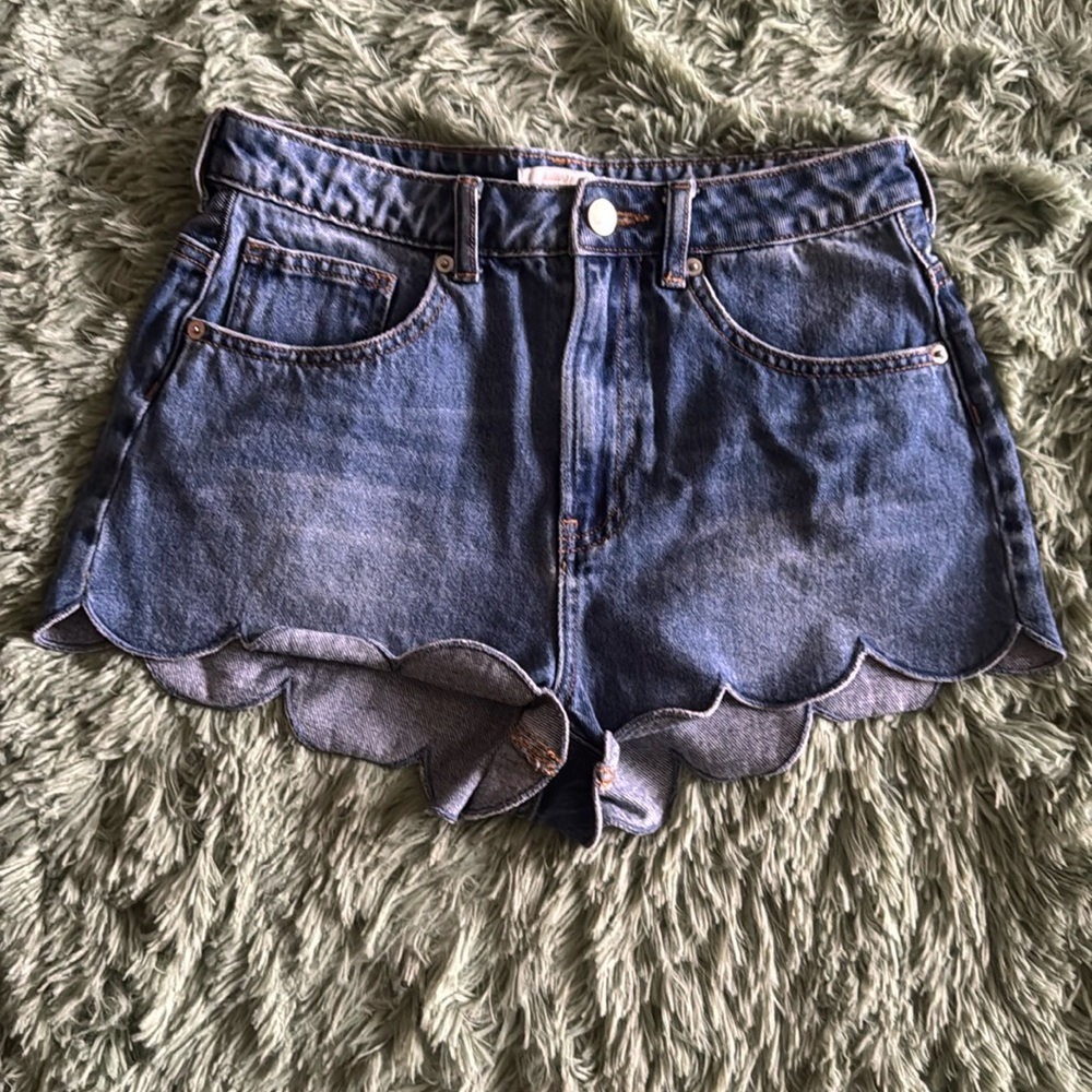 H&M Scallloped Medium Wash Denim Shorts